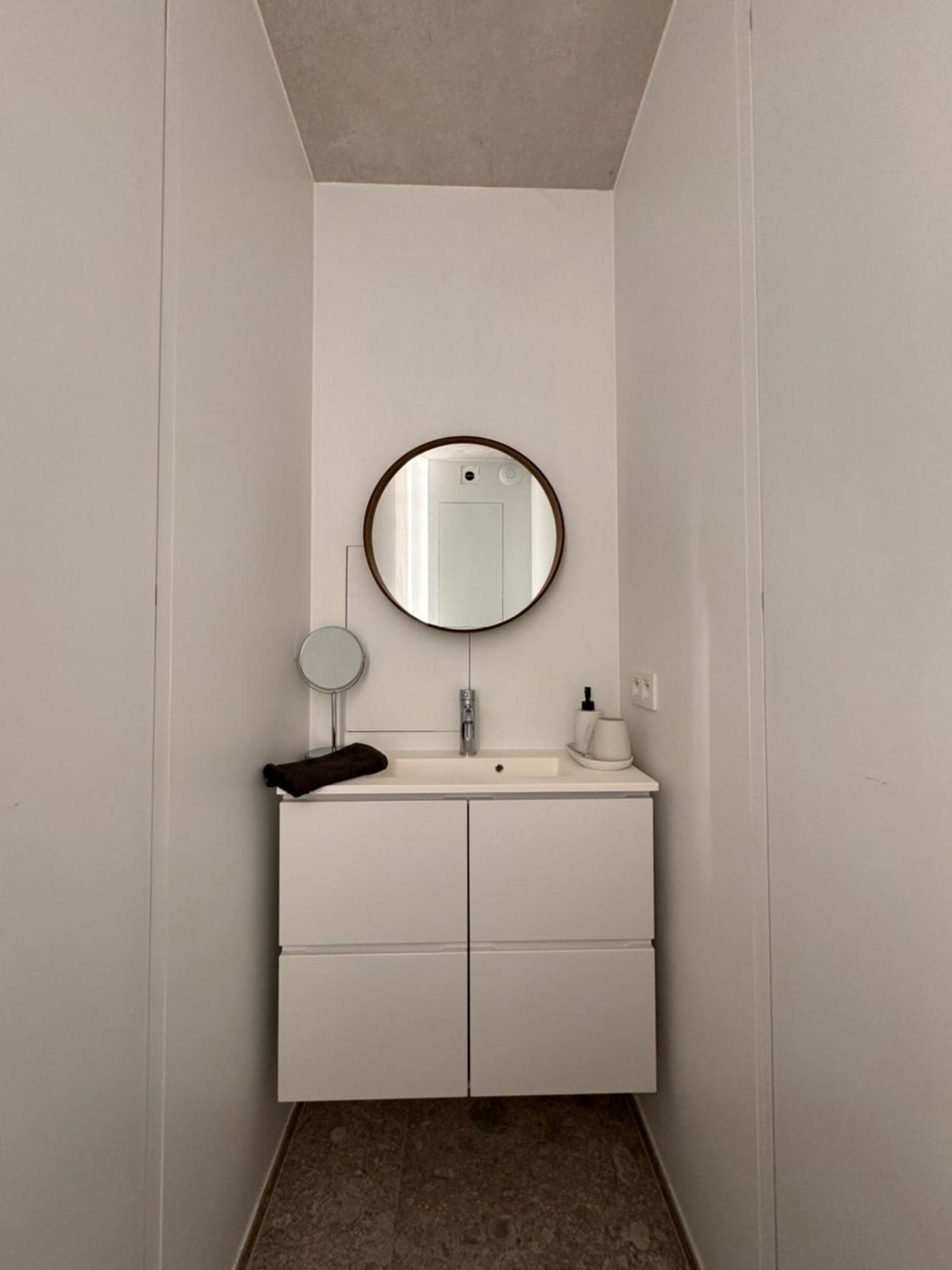 Apartment L'O Reine Of Budgetkamer The Box Sint-Pieters-Leeuw Экстерьер фото